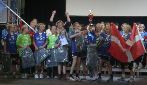 Præmieoverrækkelse U12 piger